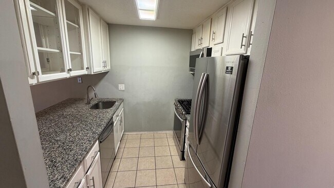 Building Photo - 252 Glandore Dr