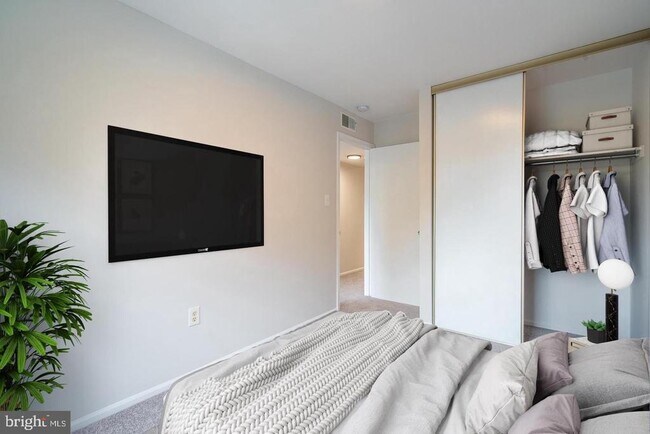 Building Photo - 2792 Bordeaux Pl