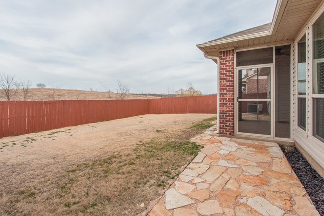 Building Photo - 3220 Hornbeam St