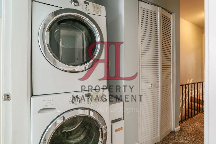 Building Photo - 181 E 1st Ave