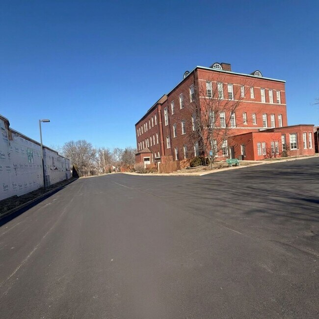 Building Photo - 3009 Pennsylvania Ave