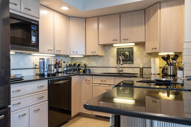 Building Photo - 1044 Ocean Blvd