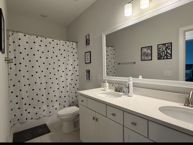 Building Photo - Luxury Living in Simpsonville – Spacious Home with Premium Amenities