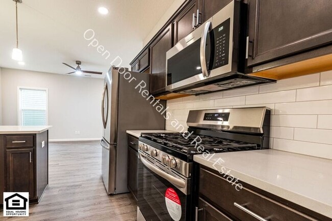 Building Photo - 307 Toledo St