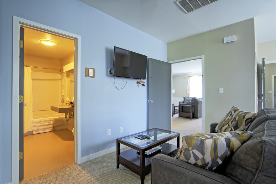Building Photo - 2 Willets Pl