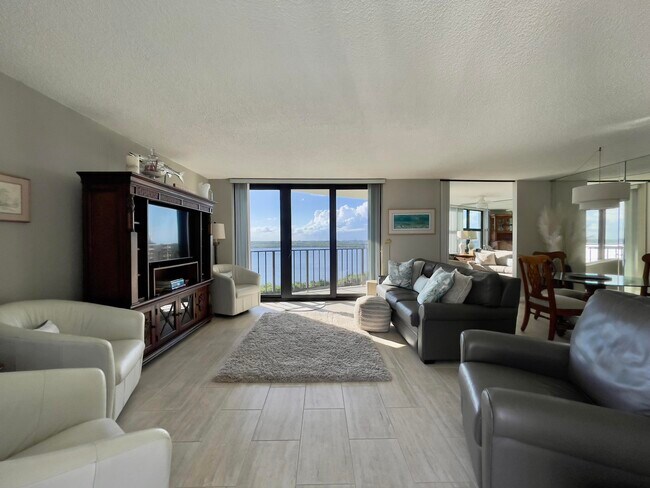 Building Photo - 5420 N Ocean Dr