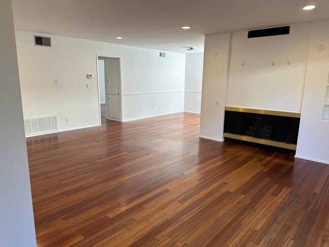 Building Photo - 31515 Lindero Canyon Rd