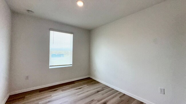 Building Photo - AVAILABLE NOW! 3/2.5 Townhome For Rent in Bellalago!