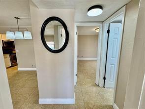 Building Photo - 10008 Twin Lakes Dr