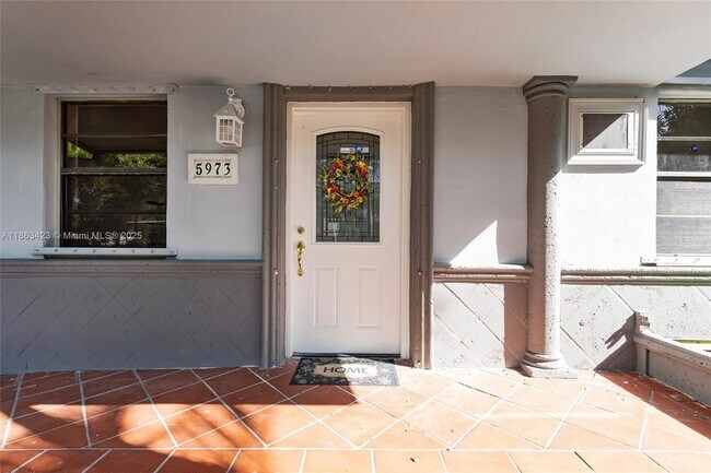 Building Photo - 5973 SW 41st St