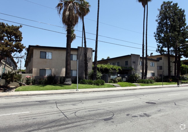 Building Photo - Riviera Palms