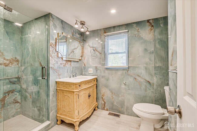 Building Photo - 385 Pierson Ave