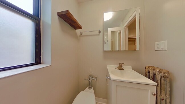 Interior Photo - 601 W. Deming Pl