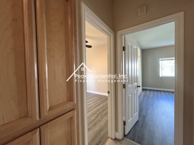 Building Photo - Very Nice 3bd/2ba Elk Grove Home with 2 Car Garage