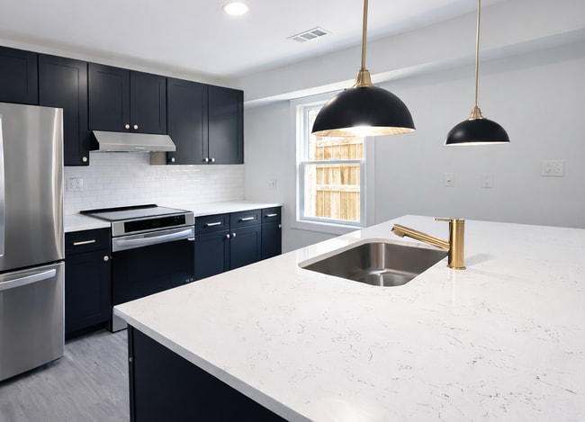 Building Photo - 37 W 201