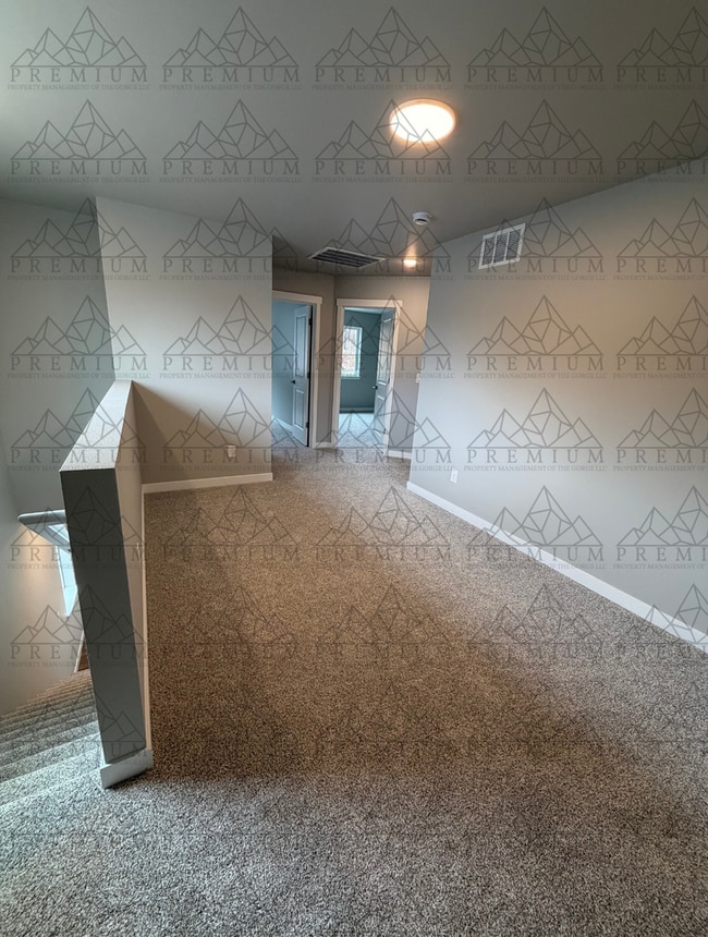 Building Photo - 3 BED 2.5 BATH NEW BUILD!