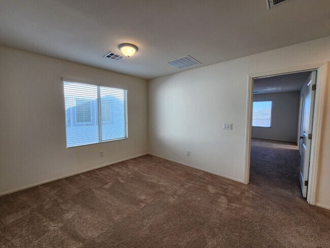 Building Photo - Spring Valley close to Restaurants and Shopping