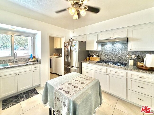 Building Photo - 6127 Lockhurst Dr