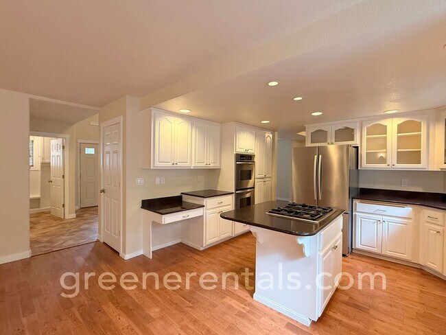 Building Photo - Beautiful 4BD/2.5BA West Olympia Home in Quiet Neighborhood
