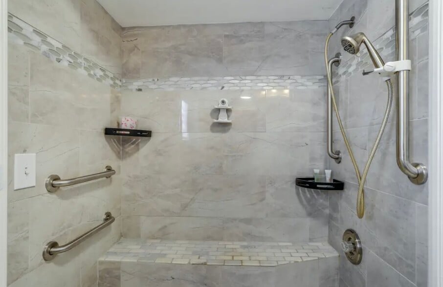 Building Photo - 1518 SE 32nd St