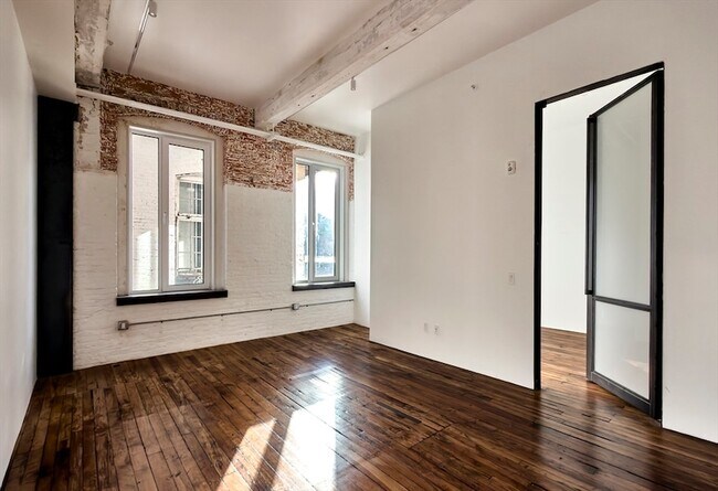 Building Photo - 520 State Rd