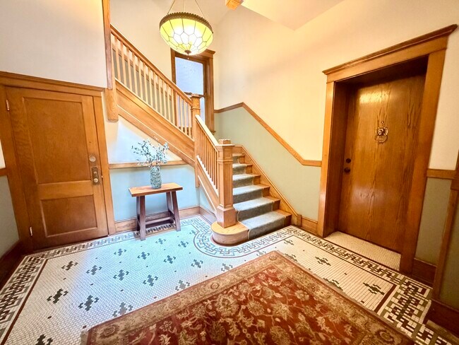 Building Photo - 448 W Wrightwood Ave