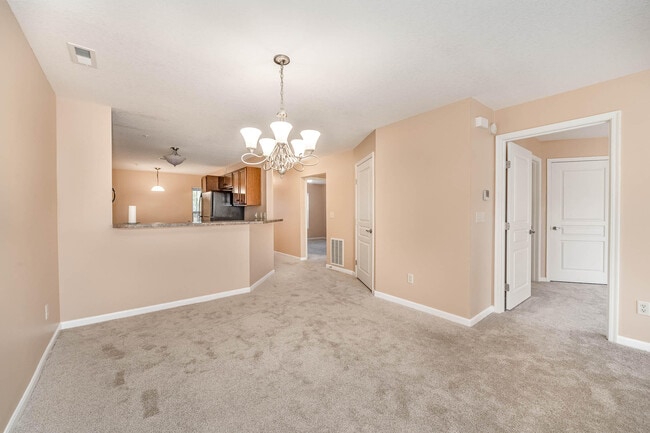 Building Photo - 2215 Rolling Hills Dr