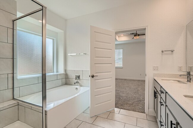 Building Photo - 16805 Lemonia Cove