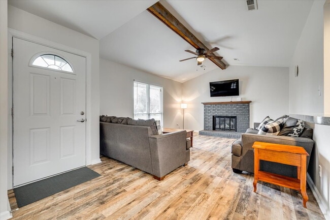 Building Photo - "Fully Furnished Charming 3-Bedroom Home i...