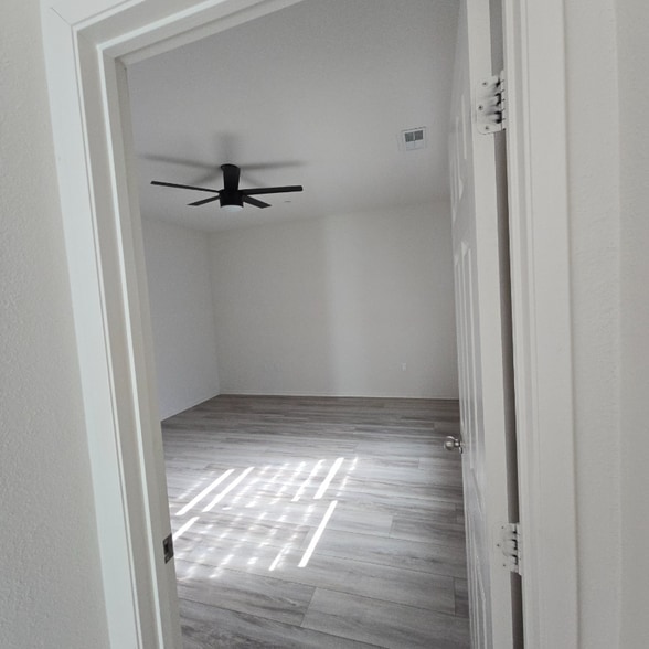 Building Photo - 631 Las Villas St