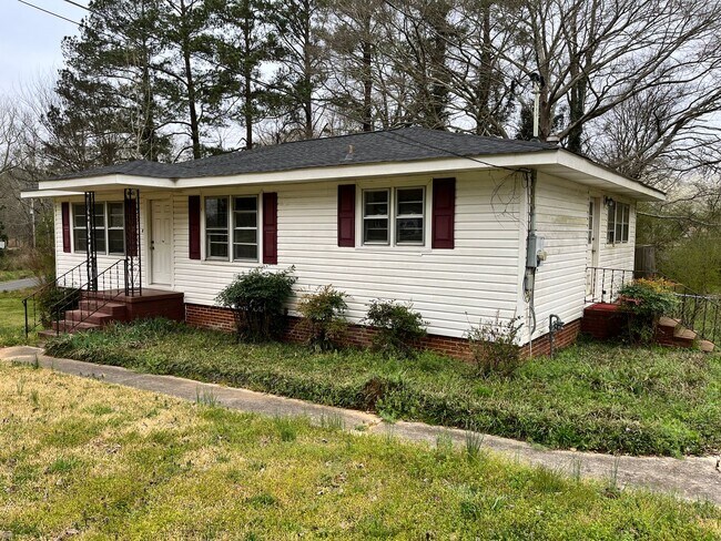 Building Photo - 3 Bedrooms, 1.5 Bathroom - Home in Sherwood Forest!