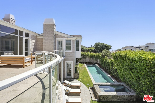 Building Photo - 7335 Birdview Ave