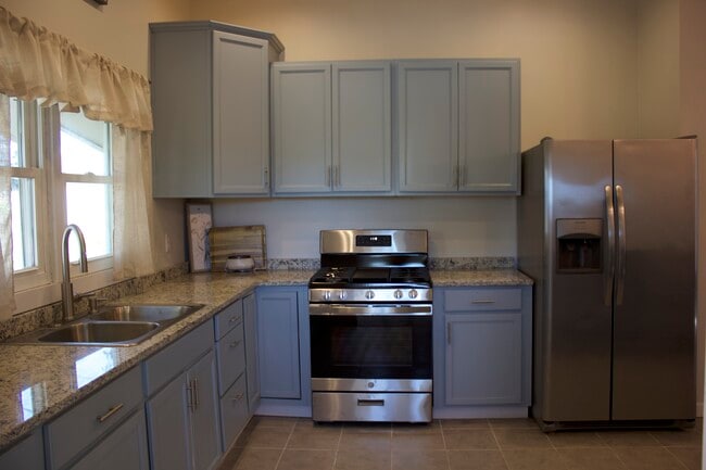 Kitchen - 120 1st St SE