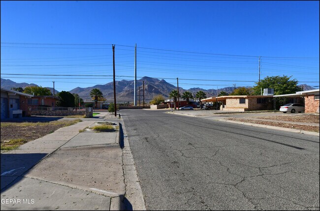 Building Photo - 5108 Paris Ave