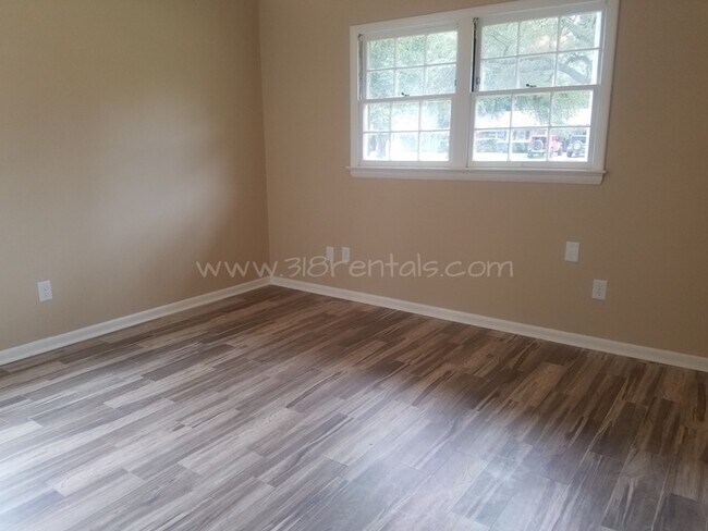 Building Photo - Home in Broadmoor Terrace available