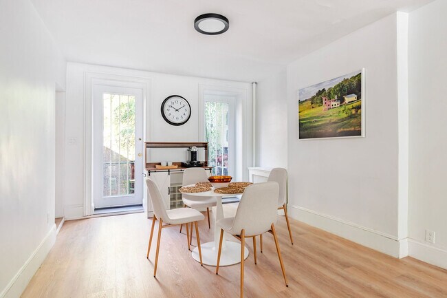 Building Photo - 209 1st Ave