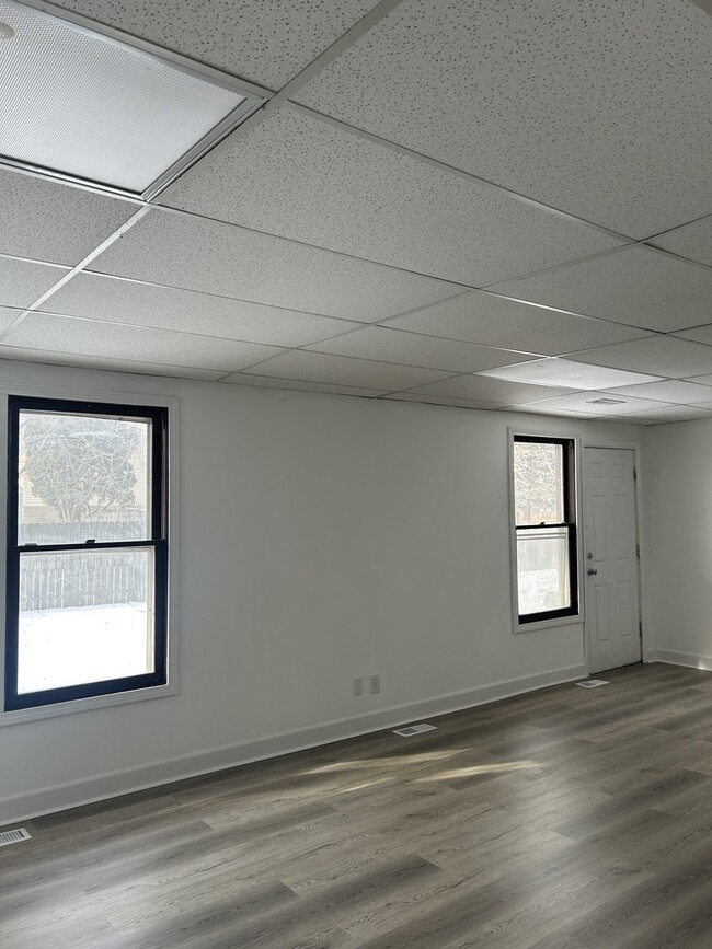 Building Photo - 101 Oakwood Dr