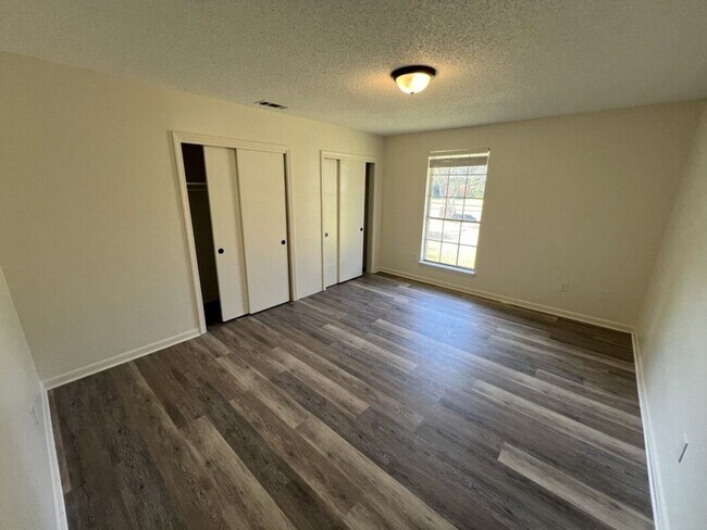 Building Photo - Newly renovated Single-Family Home in Shenandoah Estates Subdivision!