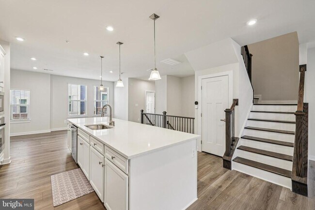 Building Photo - 2528 VERONA Pl