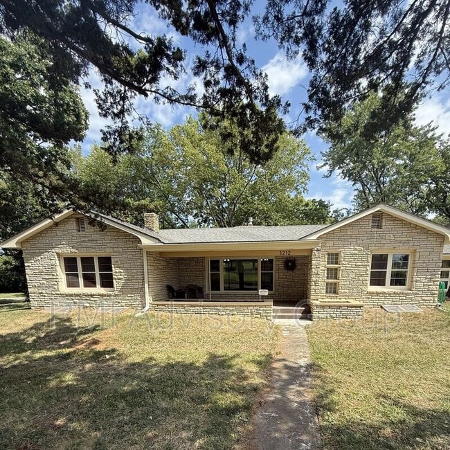 Primary Photo - 1212 SW 27th St