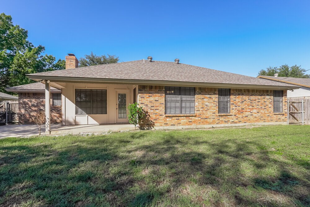 Building Photo - 5732 Bermuda Dr