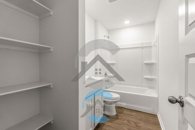 Building Photo - 20 E Sunbelt Ct