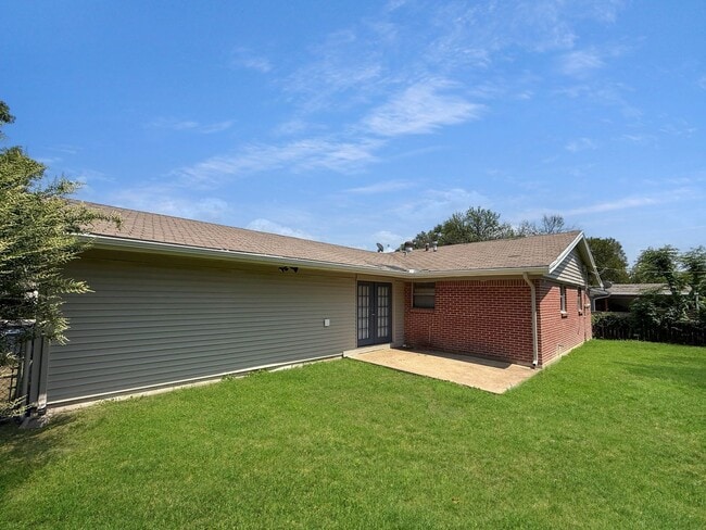 Building Photo - Charming 3-Bedroom Home with Bonus Room in...