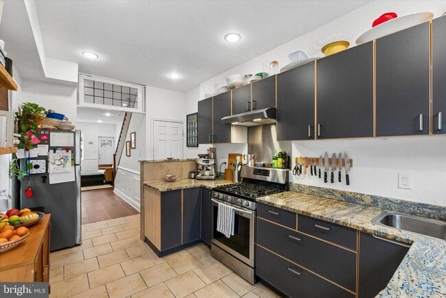 Building Photo - 1555 E Palmer St