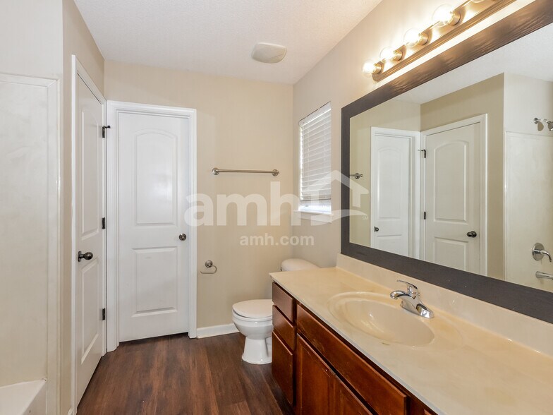Building Photo - 1110 E Cortona Cir