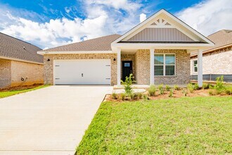 Building Photo - Quiet Family Home in Cantonment