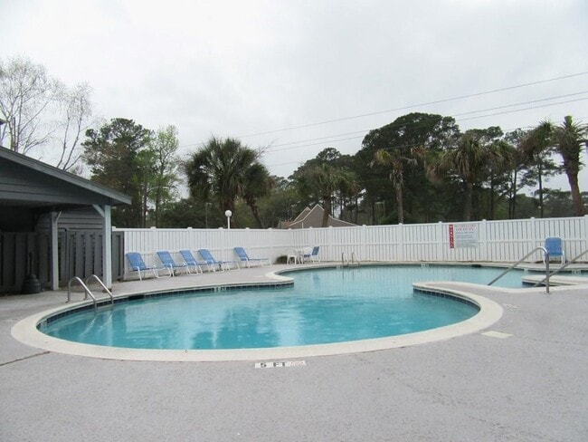 Building Photo - 10174 Beach Dr SW