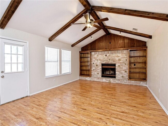 Building Photo - 604 Hill Cove