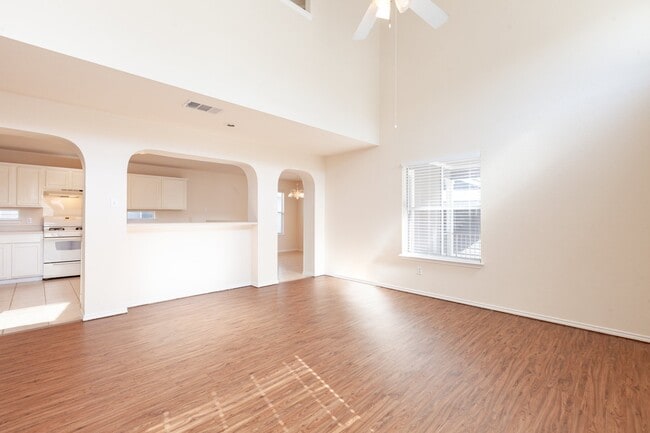 Building Photo - 4 bedroom Two Story Home in Plum Creek