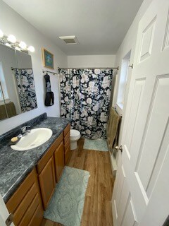 Building Photo - 883 Vineyard Ave